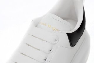 Alexander McQueen Sneakers Bianche Nere