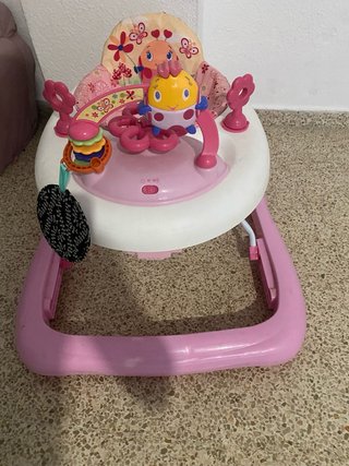 Correpasillos rosa con juguetes