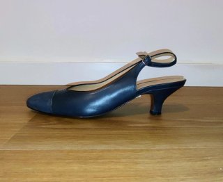 Zapato de salón piel tacón bajo azul