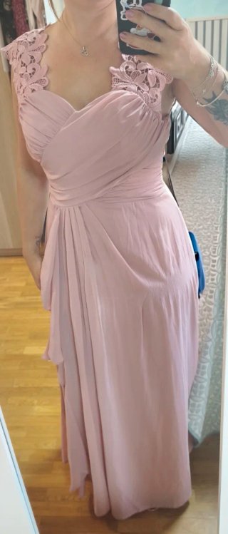 Vestido de fiesta rosa con encaje