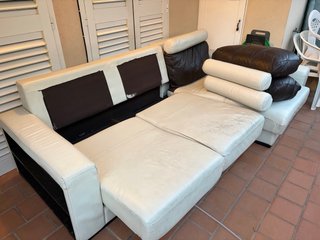 Sofá cama seccional de piel blanco y marrón