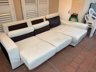Sofá cama seccional de piel blanco y marrón