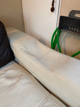 Sofá cama seccional de piel blanco y marrón