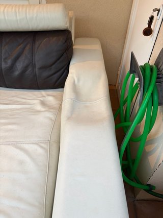 Sofá cama seccional de piel blanco y marrón