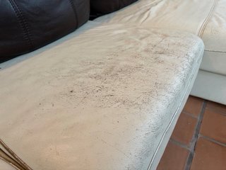 Sofá cama seccional de piel blanco y marrón