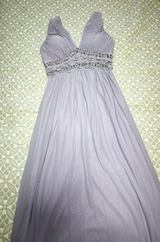 Vestido de fiesta morado con pedrería