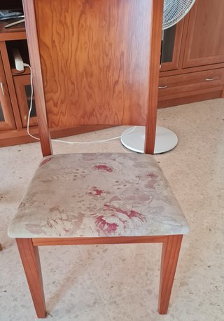 Mesa de comedor y 4 sillas