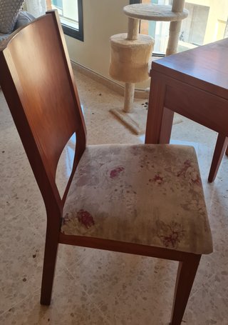 Mesa de comedor y 4 sillas