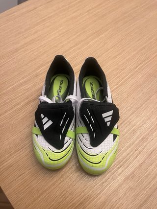 Botas futbol niño nuevas Adidas Predator. Talla 29