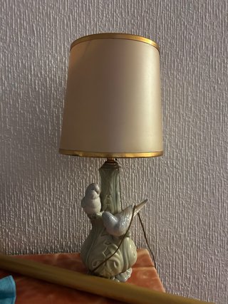 Lámpara de mesa cerámica con pájaros