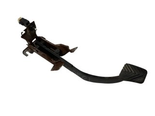 Pedal freno Mitsubishi Montero IO 98-03