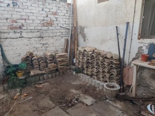 Tejas antiguas de cerámica para tejado