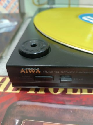 Tocadiscos Aiwa preamplificado