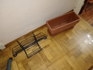 Set di vasi e appendiabiti in metallo