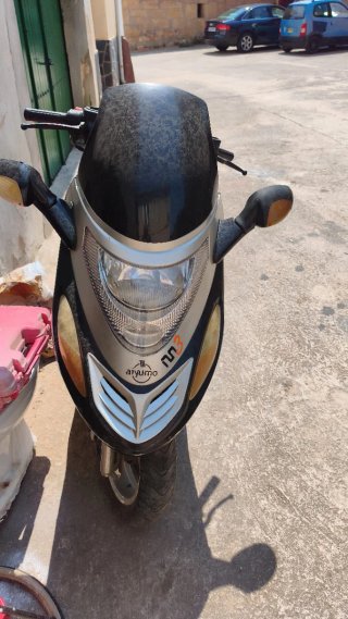 Moto Scooter Aiyumo M3 Negra y Plateada