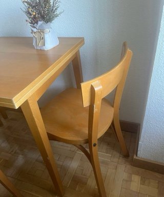 Mesa de madera y 3 sillas