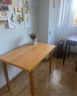 Mesa de madera y 3 sillas