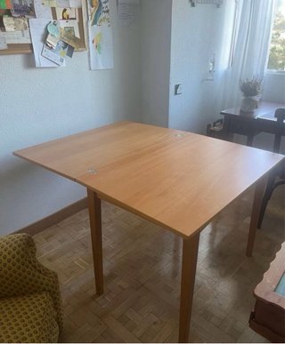 Mesa de madera y 3 sillas