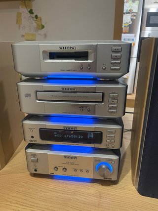 Minicadena Aiwa Plateada