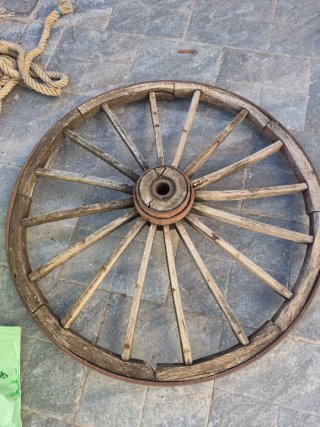 Rueda de carro antigua madera