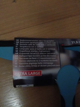 Cesta plegable para pinzas y un limpiador
