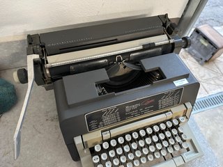 Máquina de escribir Olivetti Lexikon 80