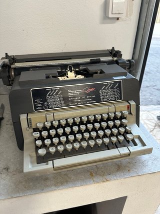Máquina de escribir Olivetti Lexikon 80