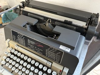 Máquina de escribir Olivetti Lexikon 80