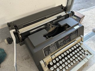 Máquina de escribir Olivetti Lexikon 80