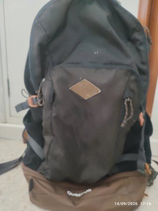 Mochila Quechua NH500 30L Negra y Marrón