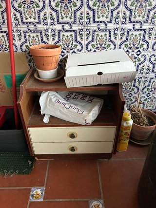 Cajonera de madera y plástico