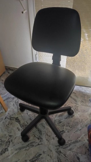 Silla de oficina negra