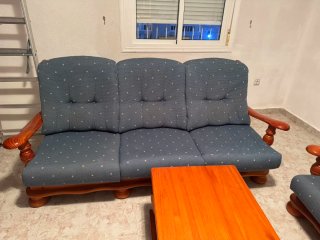 Sofá 3 plazas, 2 sillones madera y mesa de centro