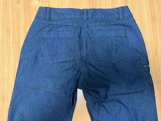 Pantalón vaquero desmontable montaña y trekking