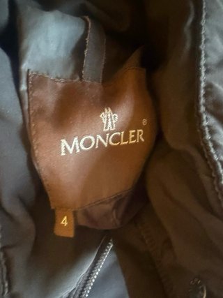 Cappotto lungo Moncler donna nero collo alto zip
