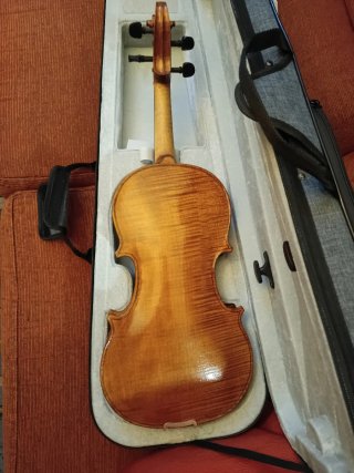Violín hecho a mano por luthier gallego