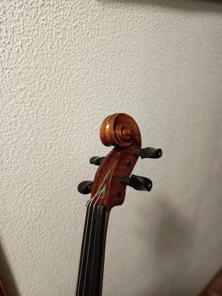 Violín hecho a mano por luthier gallego