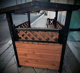 Casita para gatos / perros con terraza y escalera