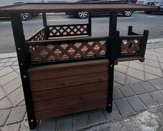Casita para gatos / perros con terraza y escalera