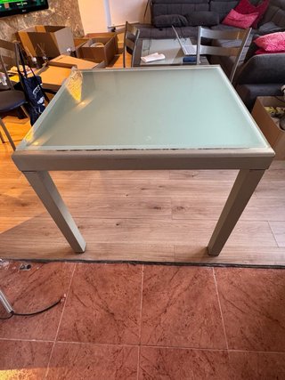 Mesa de cristal y metal beige