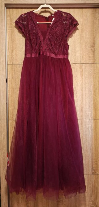 Vestido de fiesta granate con encaje