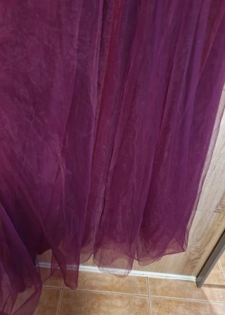 Vestido de fiesta granate con encaje