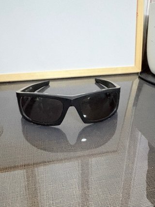 Gafas de sol Prada negras y rojas