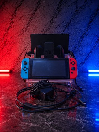 Nintendo Switch V2 in Ottimo Stato | HAC-001(-01) con Joy-Con