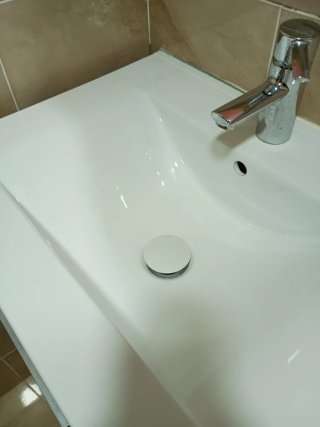 Mueble baño con lavabo y desagüe click