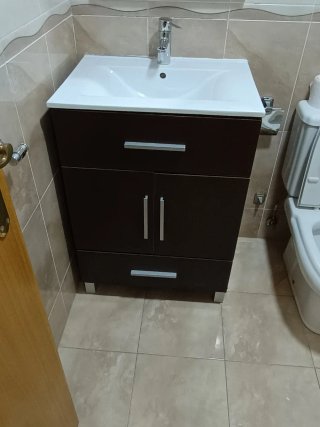 Mueble baño con lavabo y desagüe click