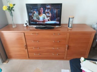 Mueble de comedor madera casi nuevo