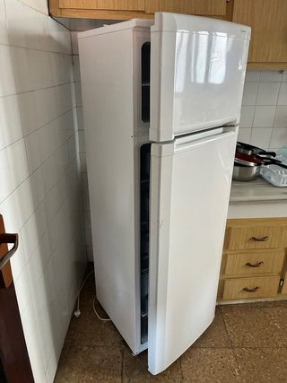 Nevera Beko blanca