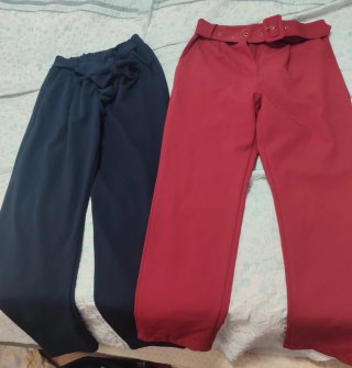 Dos pantalones de vestir