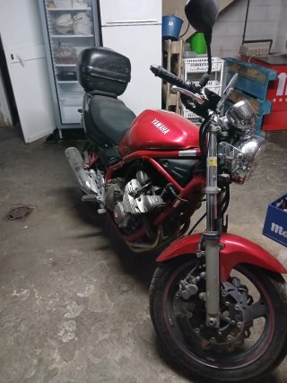 Yamaha 600 Naked Roja 2000